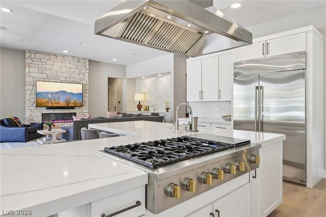 461 Vista Sunset Avenue, Las Vegas, NV 89138