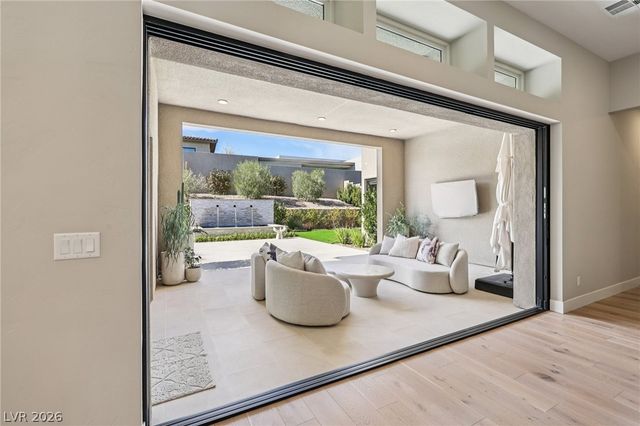 461 Vista Sunset Avenue, Las Vegas, NV 89138