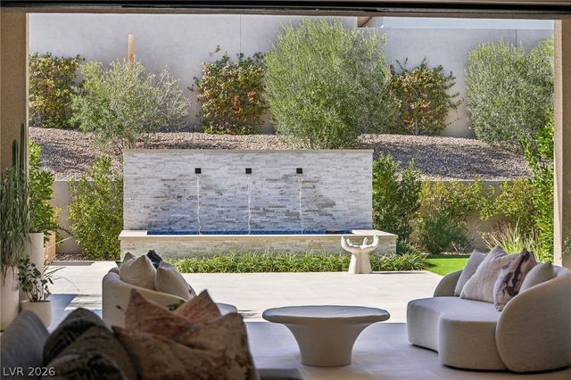 461 Vista Sunset Avenue, Las Vegas, NV 89138