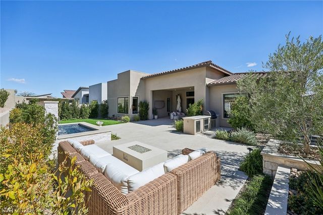 461 Vista Sunset Avenue, Las Vegas, NV 89138