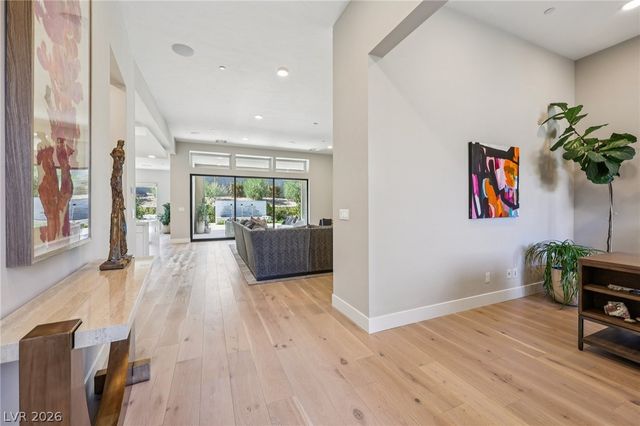 461 Vista Sunset Avenue, Las Vegas, NV 89138