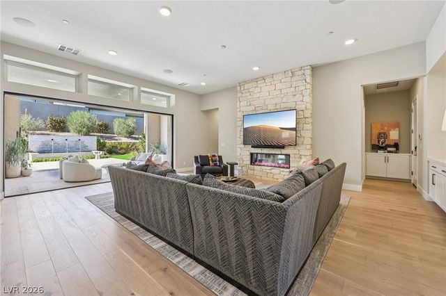 461 Vista Sunset Avenue, Las Vegas, NV 89138