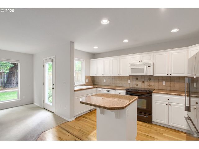 22020 Sw GRAHAMS FERRY Rd APT C, Tualatin, OR 97062