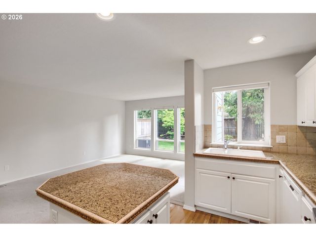 22020 Sw GRAHAMS FERRY Rd APT C, Tualatin, OR 97062