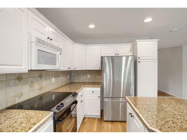 22020 Sw GRAHAMS FERRY Rd APT C, Tualatin, OR 97062