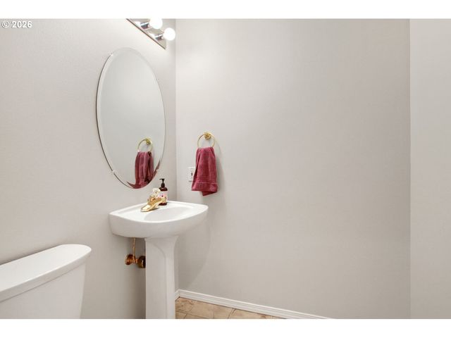 22020 Sw GRAHAMS FERRY Rd APT C, Tualatin, OR 97062