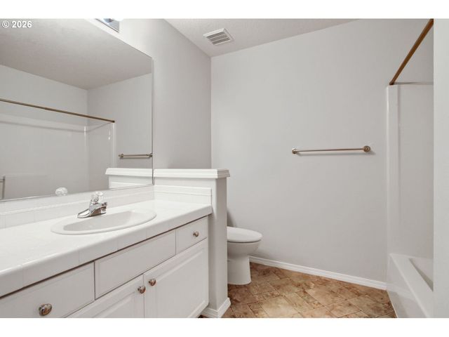 22020 Sw GRAHAMS FERRY Rd APT C, Tualatin, OR 97062