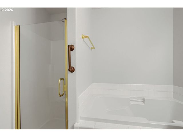22020 Sw GRAHAMS FERRY Rd APT C, Tualatin, OR 97062