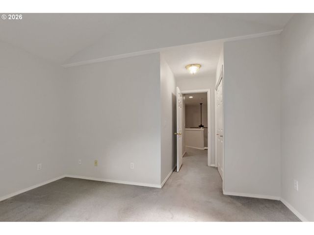 22020 Sw GRAHAMS FERRY Rd APT C, Tualatin, OR 97062