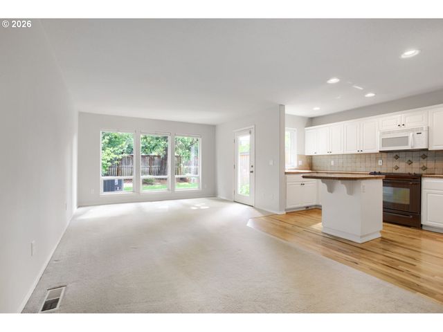 22020 Sw GRAHAMS FERRY Rd APT C, Tualatin, OR 97062