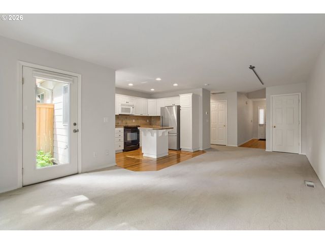 22020 Sw GRAHAMS FERRY Rd APT C, Tualatin, OR 97062