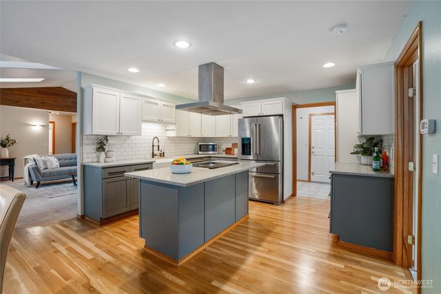 606 Tufts Avenue E, Port Orchard, WA 98366