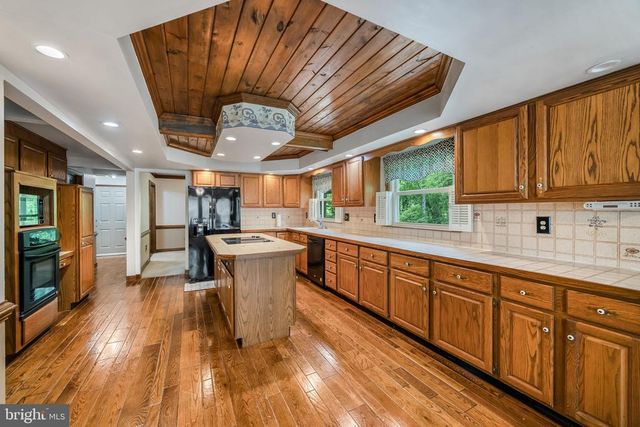 2065 SPOTSWOOD DR, Locust Grove, VA 22508