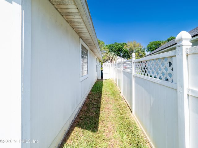 2704 COACHMAN LAKES Drive, Jacksonville, FL 32246
