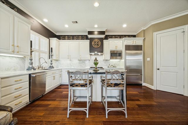 36 Elderwood Drive, Houston, TX 77058