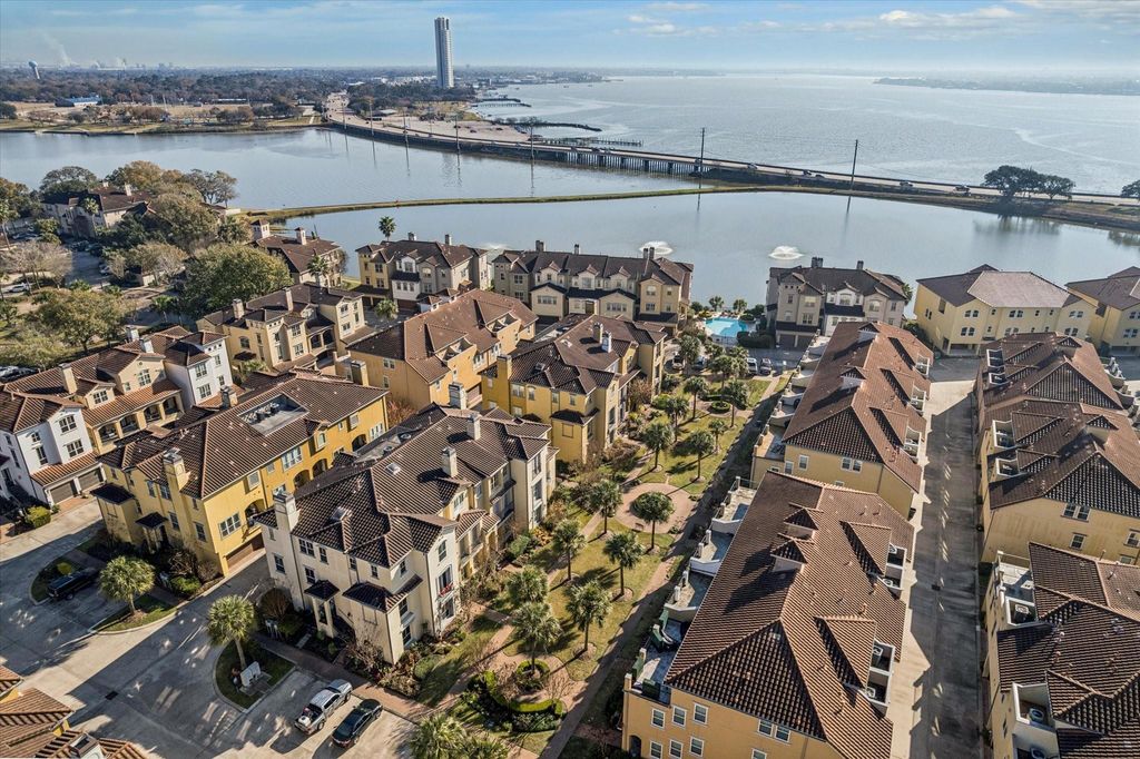 36 Elderwood Drive, Houston, TX 77058