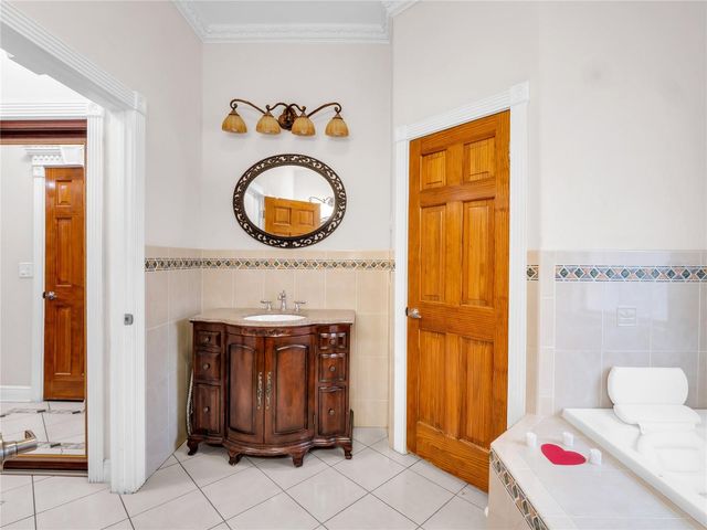 6922 N HALE AVENUE, Tampa, FL 33614