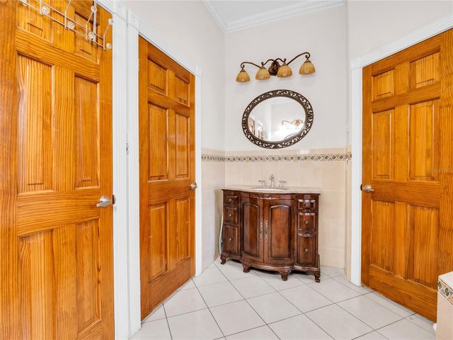 6922 N HALE AVENUE, Tampa, FL 33614