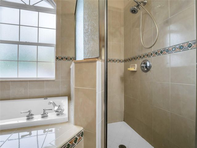 6922 N HALE AVENUE, Tampa, FL 33614