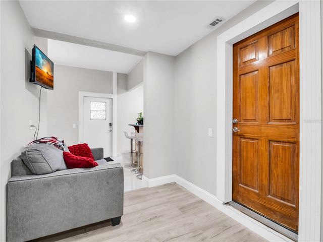 6922 N HALE AVENUE, Tampa, FL 33614