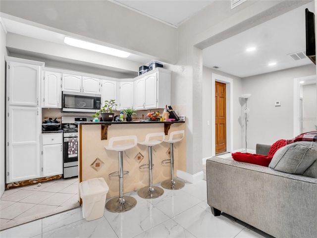 6922 N HALE AVENUE, Tampa, FL 33614
