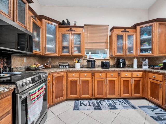 6922 N HALE AVENUE, Tampa, FL 33614