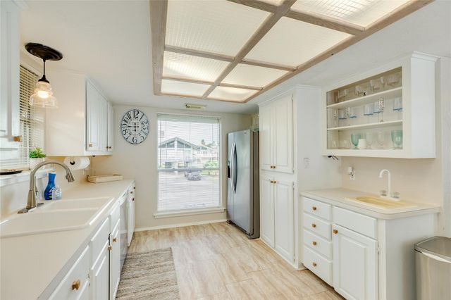 13819 San Domingo Drive, Galveston, TX 77554