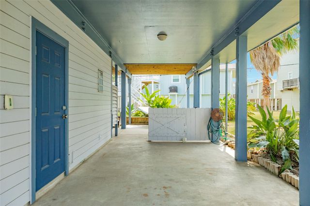 13819 San Domingo Drive, Galveston, TX 77554