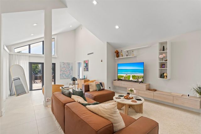 2430 NE 49th Street, Lighthouse Point, FL 33064