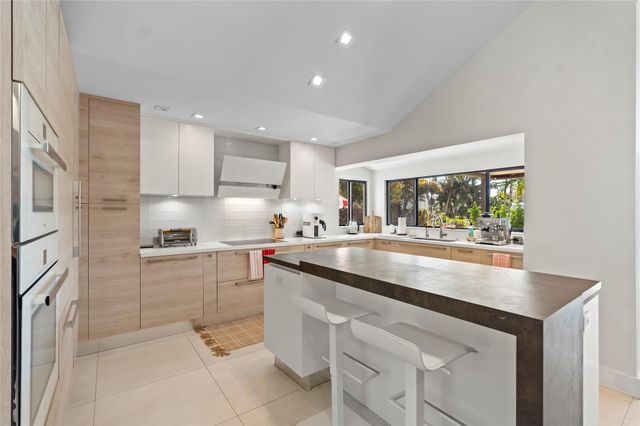 2430 NE 49th Street, Lighthouse Point, FL 33064