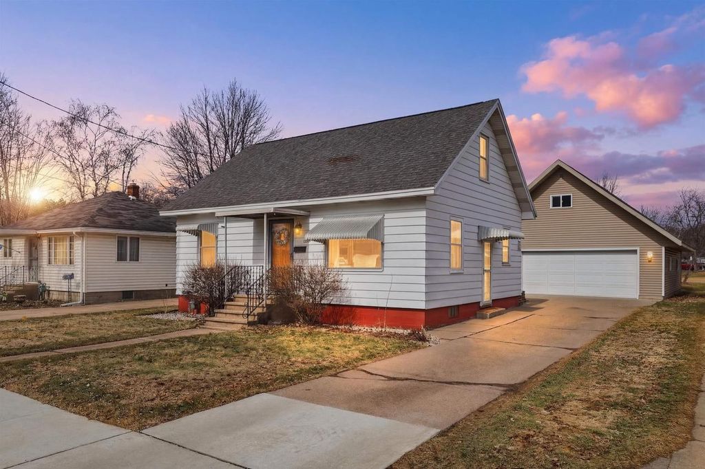 616 WALKER STREET, Stevens Point, WI 54481