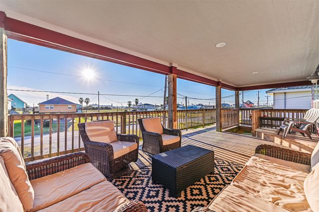 414 Thunder Road, Surfside Beach, TX 77541