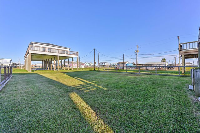 414 Thunder Road, Surfside Beach, TX 77541