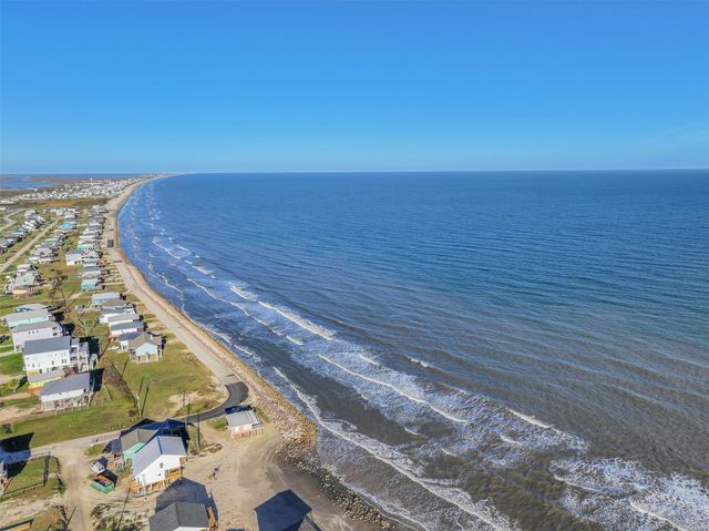 414 Thunder Road, Surfside Beach, TX 77541