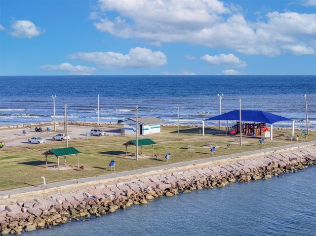 414 Thunder Road, Surfside Beach, TX 77541