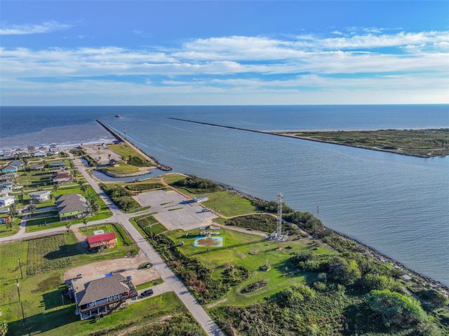 414 Thunder Road, Surfside Beach, TX 77541