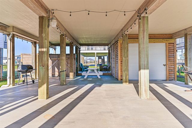 414 Thunder Road, Surfside Beach, TX 77541