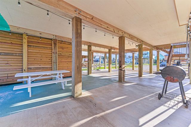 414 Thunder Road, Surfside Beach, TX 77541