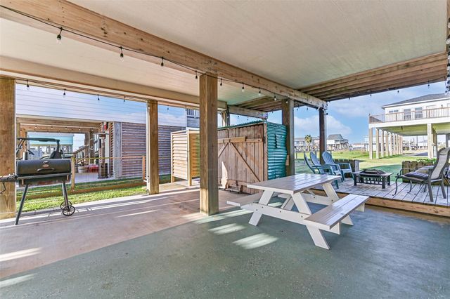 414 Thunder Road, Surfside Beach, TX 77541