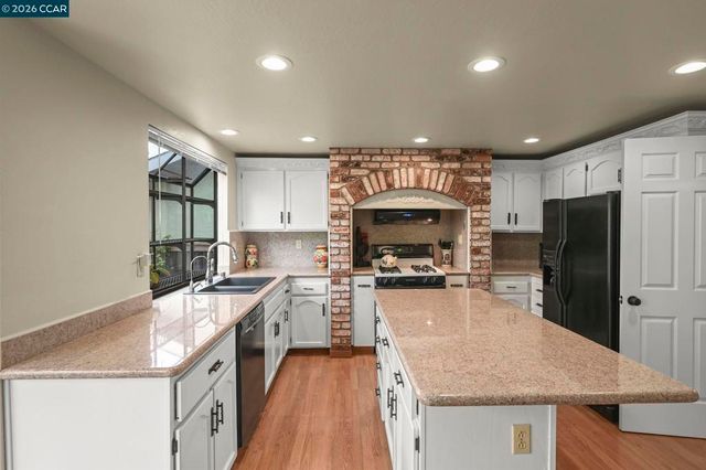 5017 5017 Murchio Dr, Concord, CA 94521