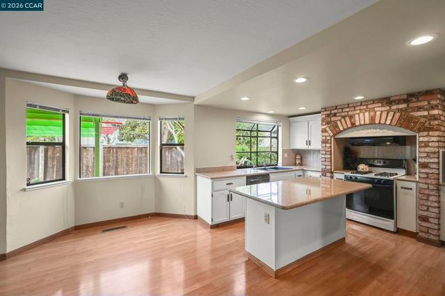 5017 5017 Murchio Dr, Concord, CA 94521