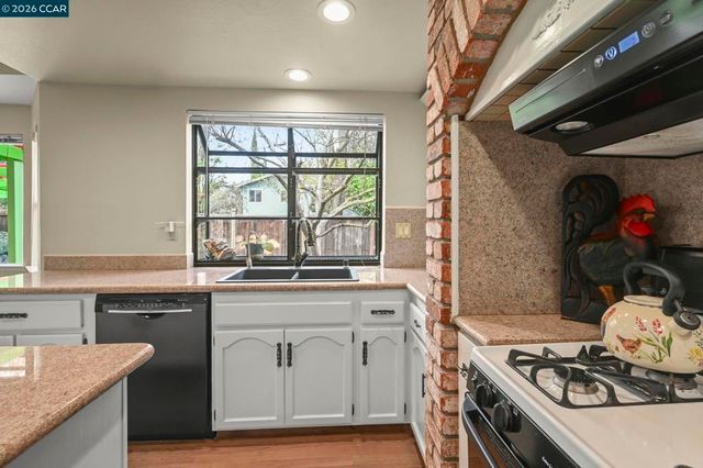 5017 5017 Murchio Dr, Concord, CA 94521