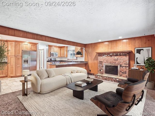 8888 Mystic Lane, Warren, MI 48093