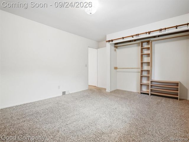 8888 Mystic Lane, Warren, MI 48093