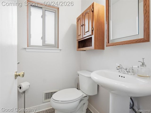 8888 Mystic Lane, Warren, MI 48093