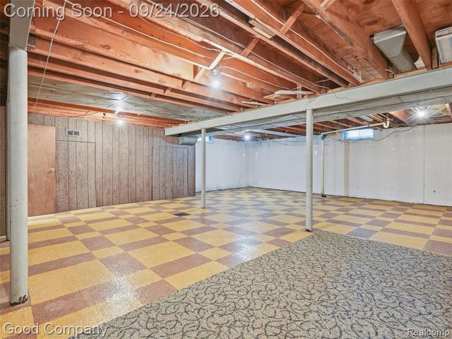8888 Mystic Lane, Warren, MI 48093