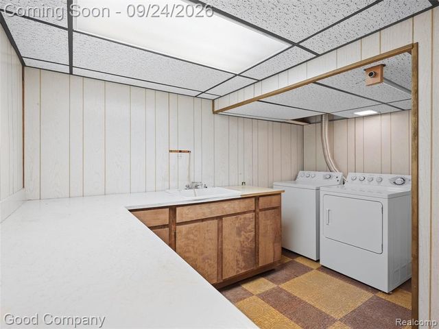 8888 Mystic Lane, Warren, MI 48093