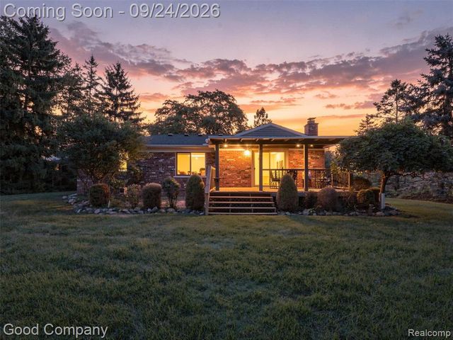 8888 Mystic Lane, Warren, MI 48093