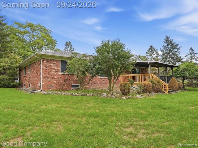 8888 Mystic Lane, Warren, MI 48093