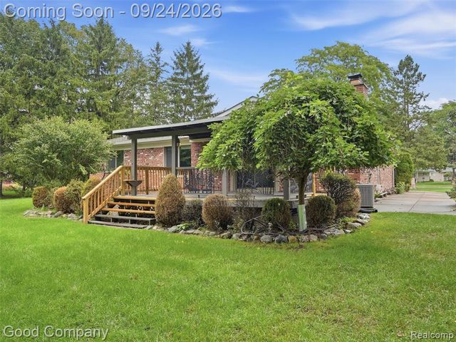 8888 Mystic Lane, Warren, MI 48093